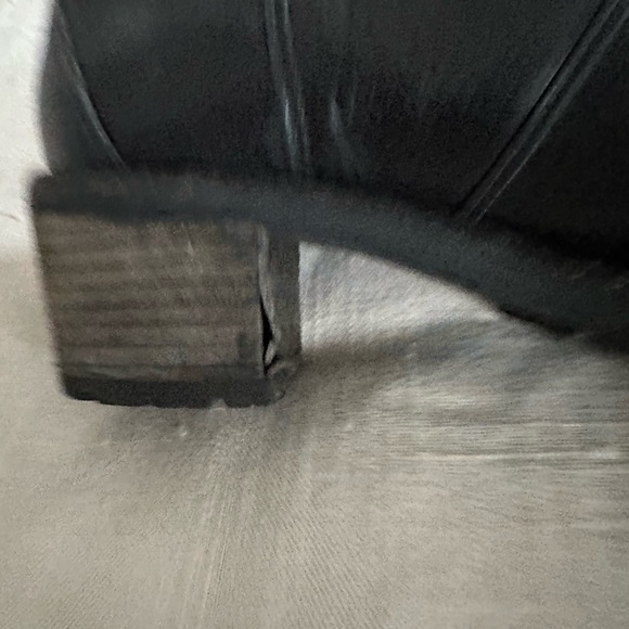 LL Bean Black Leather Slip On Heeled Chelsea Ankle
Boots - Picture 7 of 8